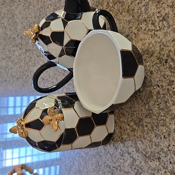 Elegant Black and White Honeycomb Tea Set - Picture 2 of 3